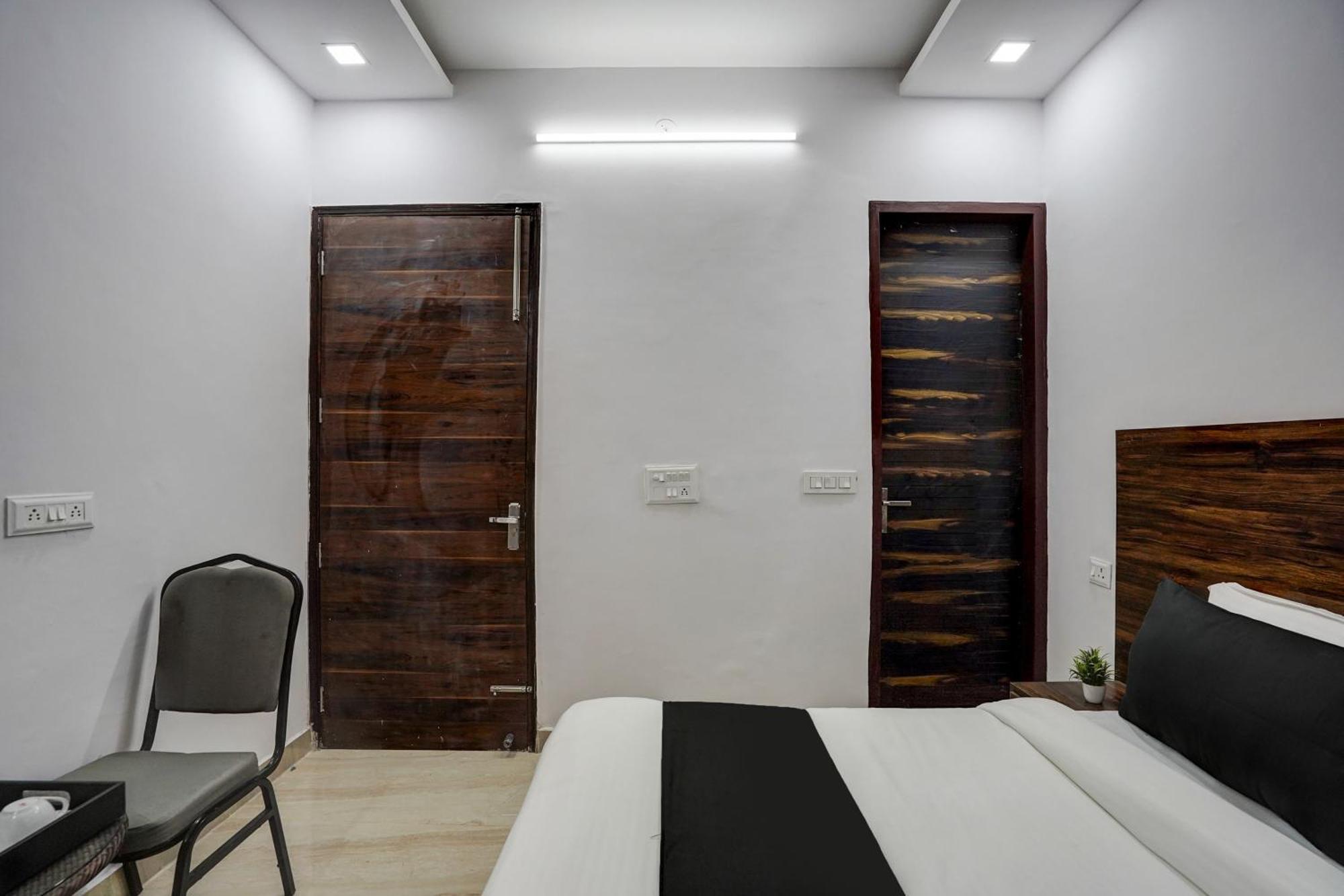 Townhouse Cloud Bay Ξενοδοχείο Γκουργκάον Εξωτερικό φωτογραφία