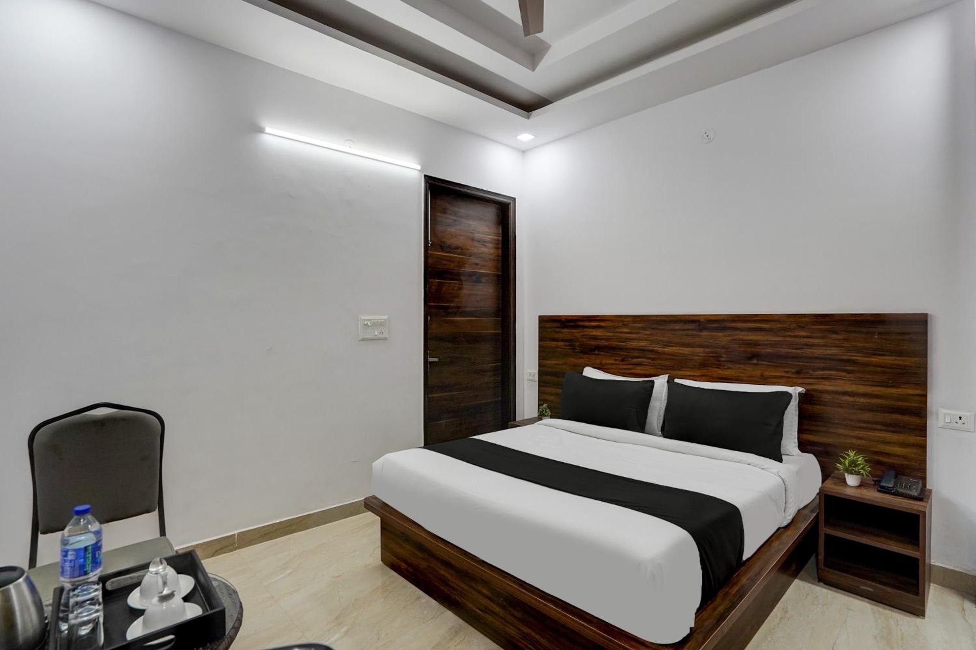Townhouse Cloud Bay Ξενοδοχείο Γκουργκάον Εξωτερικό φωτογραφία