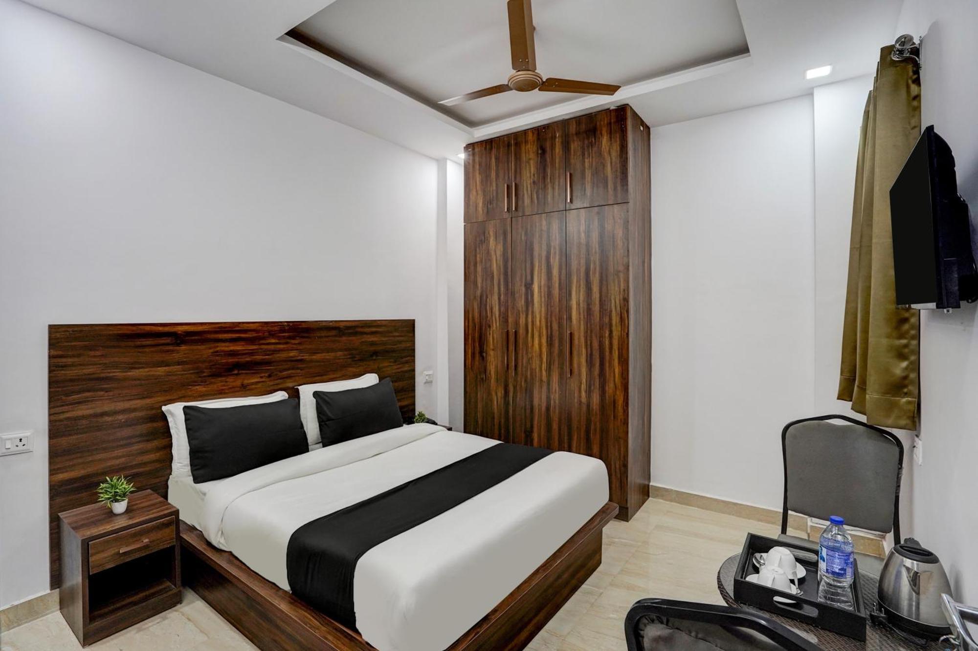 Townhouse Cloud Bay Ξενοδοχείο Γκουργκάον Εξωτερικό φωτογραφία