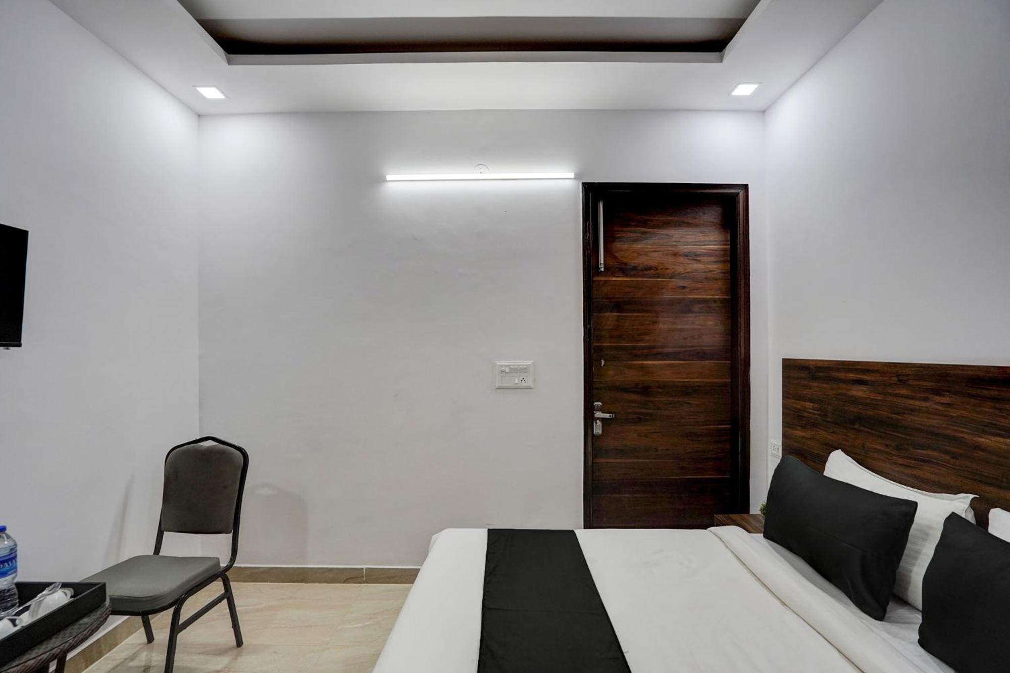 Townhouse Cloud Bay Ξενοδοχείο Γκουργκάον Εξωτερικό φωτογραφία