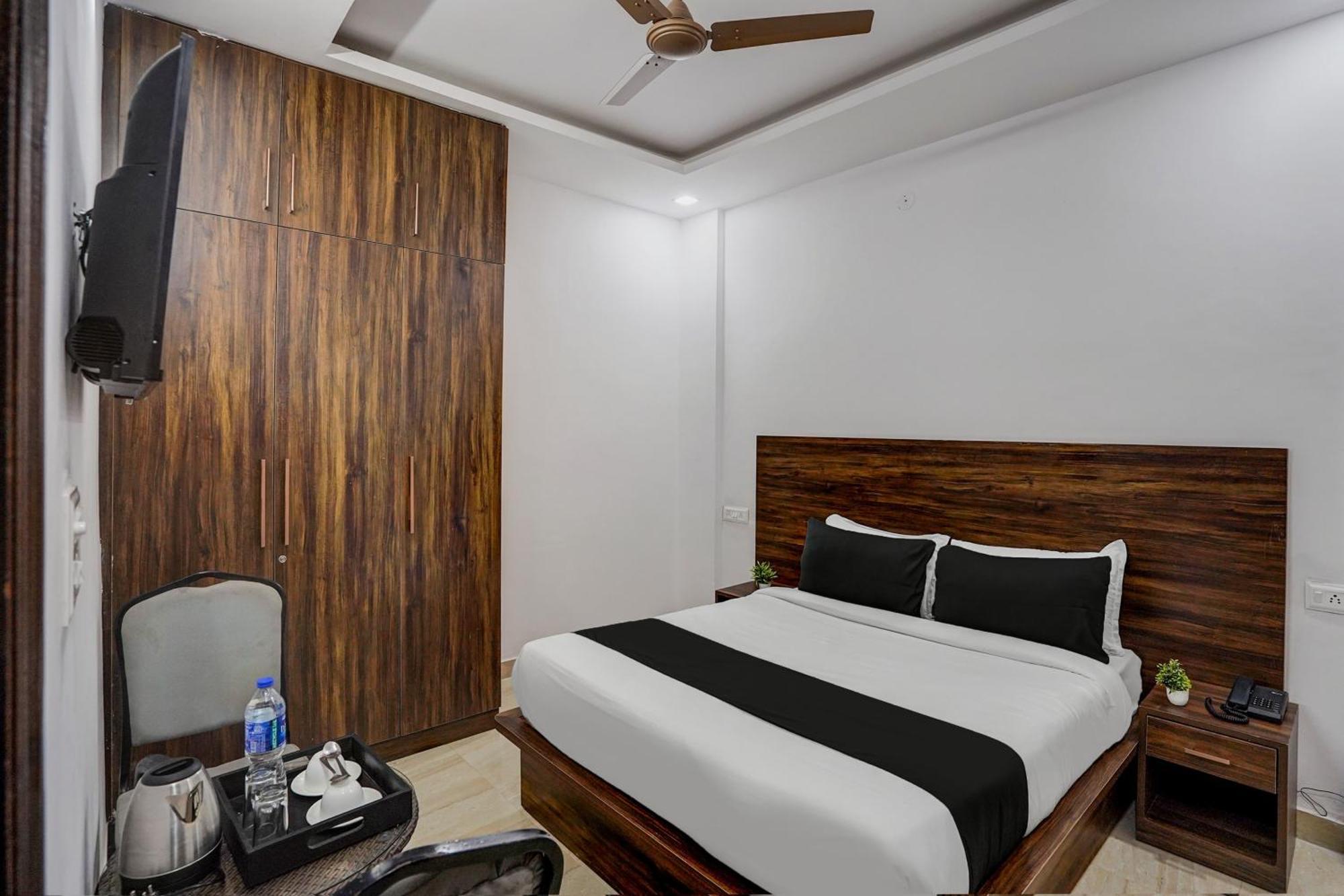 Townhouse Cloud Bay Ξενοδοχείο Γκουργκάον Εξωτερικό φωτογραφία