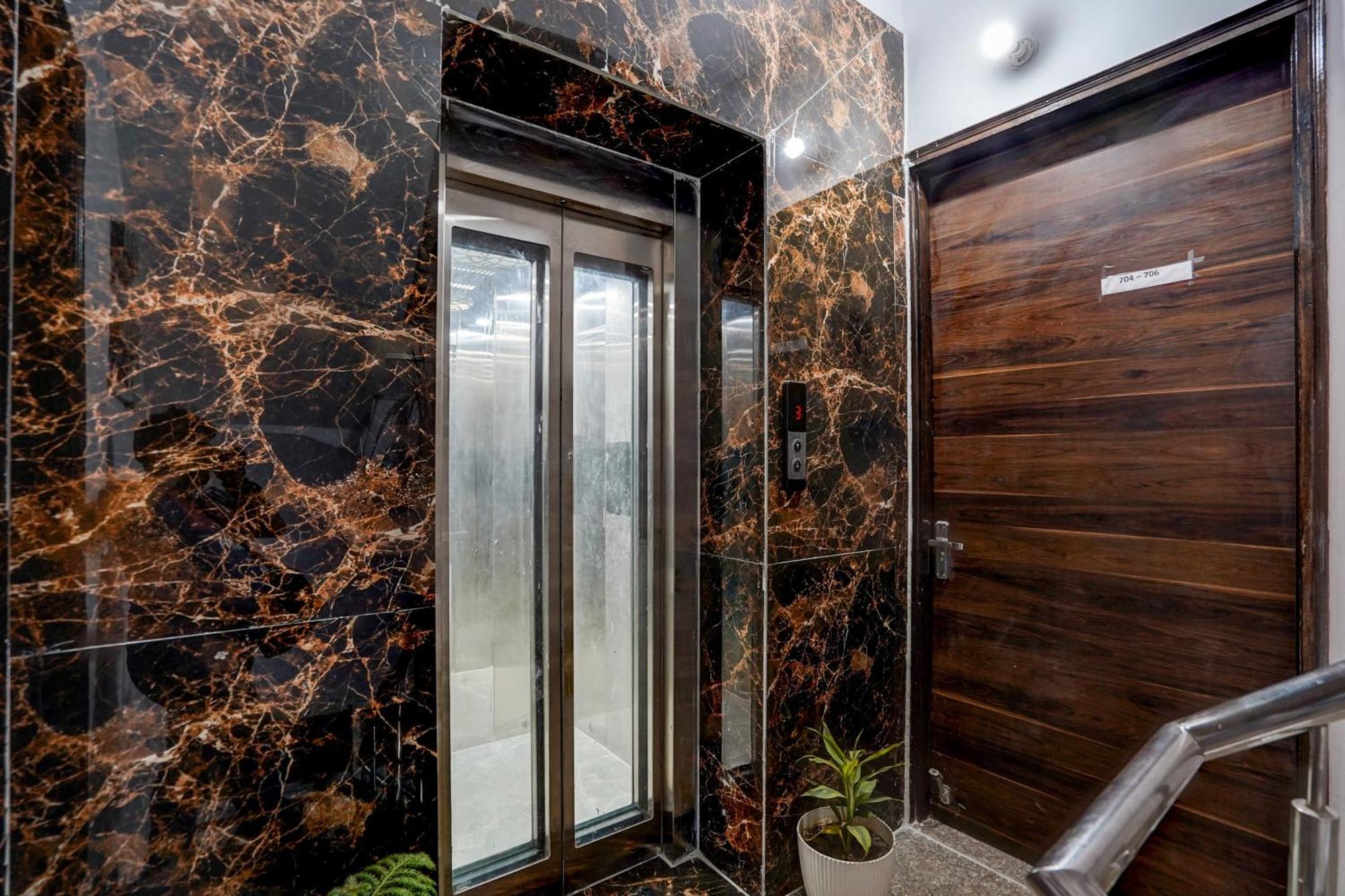 Townhouse Cloud Bay Ξενοδοχείο Γκουργκάον Εξωτερικό φωτογραφία