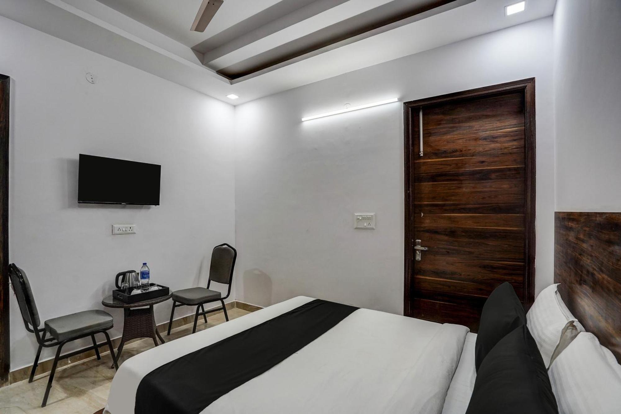 Townhouse Cloud Bay Ξενοδοχείο Γκουργκάον Εξωτερικό φωτογραφία