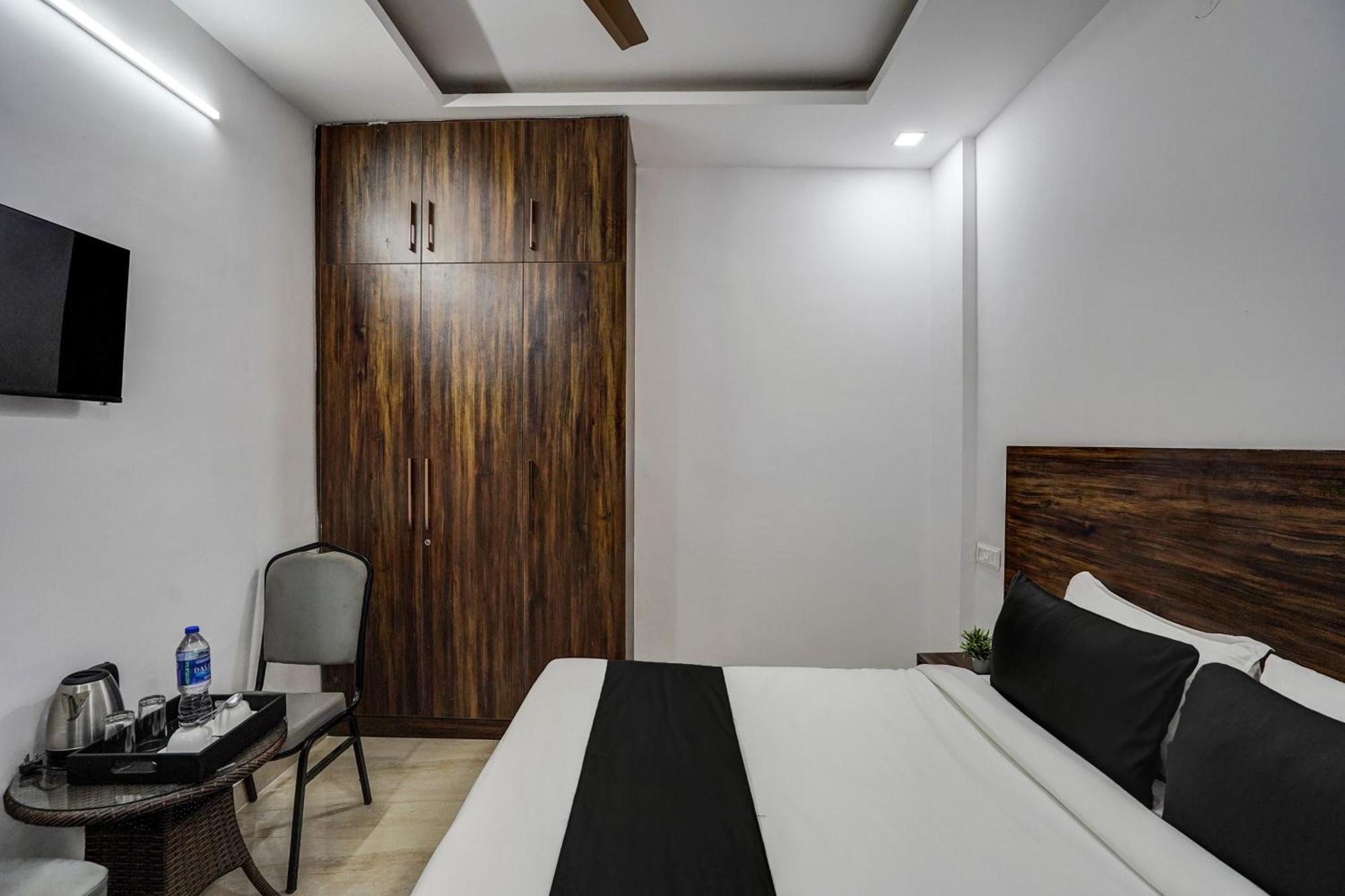 Townhouse Cloud Bay Ξενοδοχείο Γκουργκάον Εξωτερικό φωτογραφία